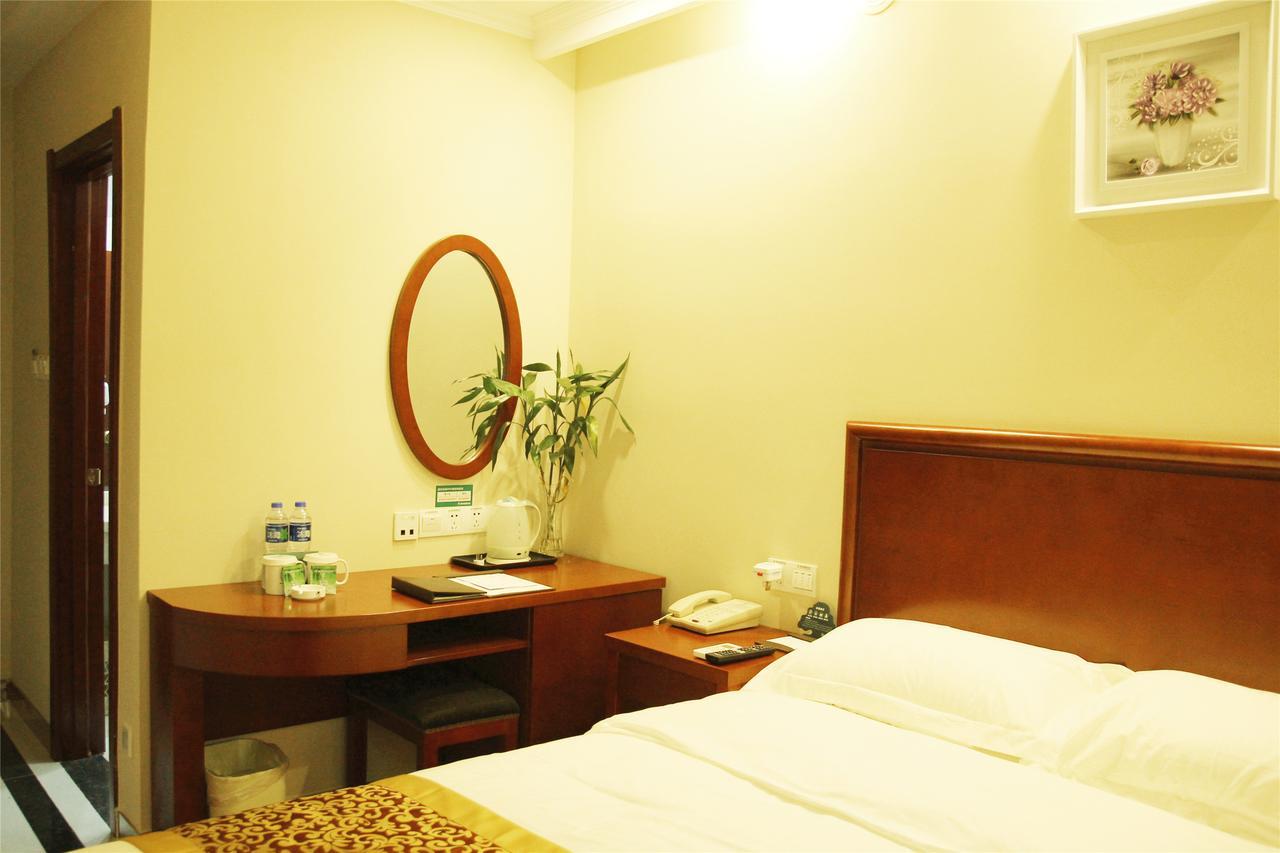 Greentree Minhang Jiaoda Dongchuan Road Shell 3* Shanghai